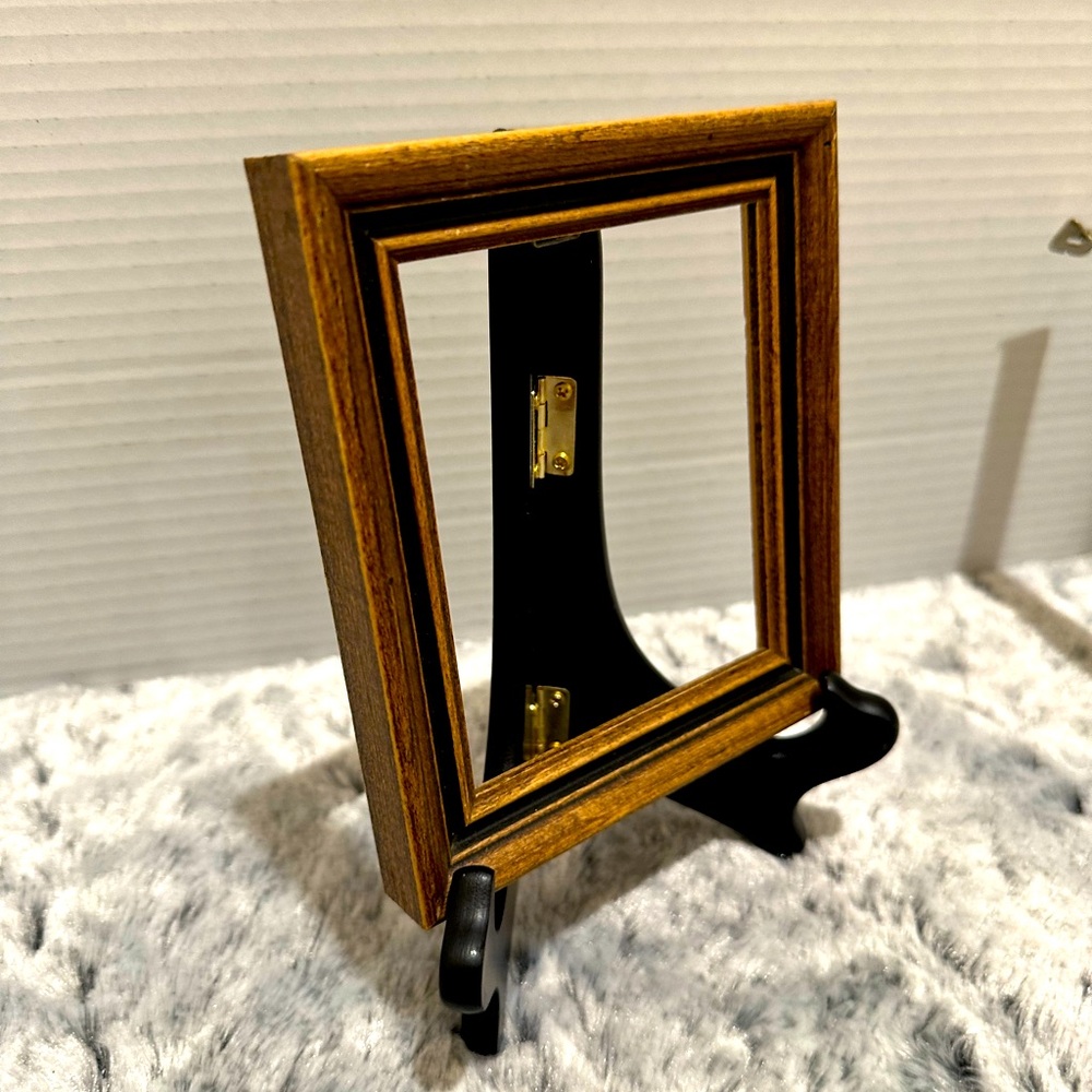 Wooden Brown & Black Frame 🖼️ 5” x 5 3/4” BEAUTIFUL!